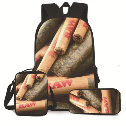 Set creativo de mochila, cartuchera y portador de porros – ¡Estilo y Originalidad en Cada Uso! 🌿🎨

Set perfecto para quienes buscan brillar con su personalidad en cada momento. Incluye bolsas multifuncionales: mochil