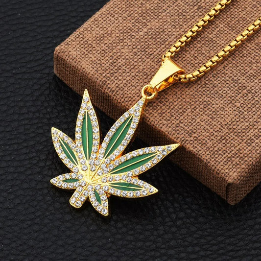 Collar de Hoja de Cannabis con Diamantes de Imitación – Joyería Steampunk Inspirada en el Cannabis 🌿✨

Descubre este collar premium inspirado en la hoja de cannabis , perfecto para hombres y mujeres que buscan un est