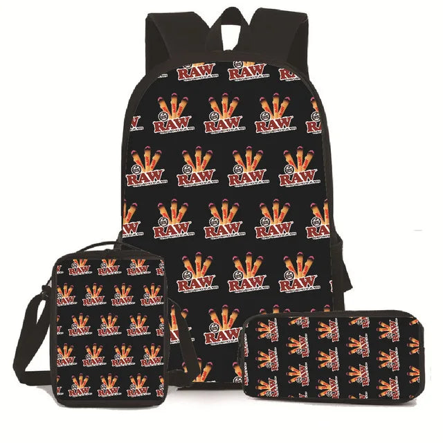 Set creativo de mochila, cartuchera y portador de porros – ¡Estilo y Originalidad en Cada Uso! 🌿🎨

Set perfecto para quienes buscan brillar con su personalidad en cada momento. Incluye bolsas multifuncionales: mochil