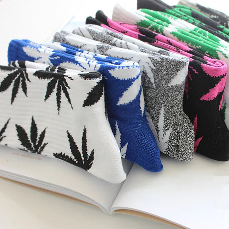 Calcetines Casuales de Algodón Premium – Diseño Único de Hojas de Cannabis y Motivos Naturales

Descubre la combinación perfecta entre estilo, comodidad y calidad con nuestros calcetines casuales unisex, diseñados espe