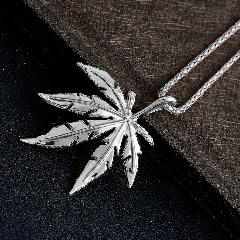 Collar con Colgante de Hoja de Cannabis – Joyería Unisex Inspirada en la Naturaleza 🌿

Descubre este collar premium con diseño de hoja de cannabis , perfecto para mujeres y hombres que buscan un estilo único y moderno
