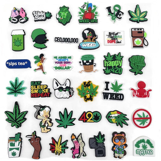 Colgantes (Encantos) para Zapatos "Happy 420" – Diseño de Hoja de Cannabis 🌿🔥

Descubre estos Colgantes (Encantos) Cannábicos para zapatos temáticos 420 , perfectos para personalizar tus Crocs, llaveros o incluso u