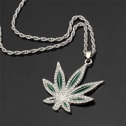 Collar con Colgante de Hoja de Cannabis – Joyería Unisex Inspirada en la Naturaleza 🌿

Descubre este collar premium con diseño de hoja de cannabis , perfecto para mujeres y hombres que buscan un estilo único y moderno