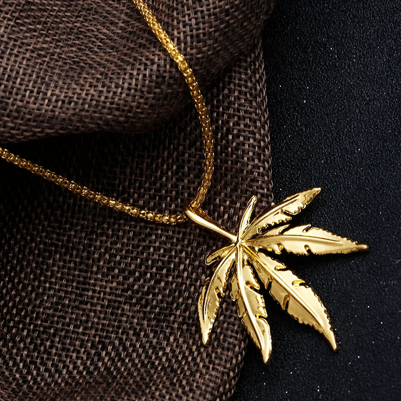 Collar con Colgante de Hoja de Cannabis – Joyería Unisex Inspirada en la Naturaleza 🌿

Descubre este collar premium con diseño de hoja de cannabis , perfecto para mujeres y hombres que buscan un estilo único y moderno